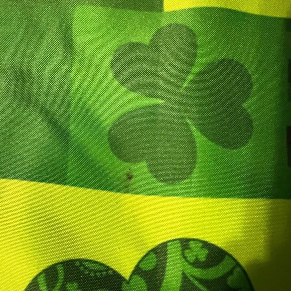 St.Patrick'S Day Table Runner 91 X 12 1/2 Inches Green & Lime Green Shamrocks - Picture 6 of 7